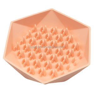 Cuenco para perro de silicona hexagonal personalizado con succión, alimentador lento sin derrames, patrón sólido único - Product Image 1