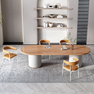 Table à manger avec plateau ovale en bois massif et base double cylindrique cannelée avec anneau doré, en bois dur, vente en gros, Esstisch - Product Image 3