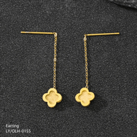 Anting-anting tusuk rantai tipis baja anti karat emas anti alergi dengan liontin bunga empat daun, pesanan khusus ODM OEM untuk wanita, hadiah pesta