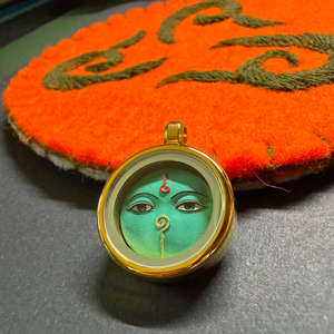 Thangka Tibetano 3D Dipinto a Mano con Occhio della Saggezza Verde, Mini Amuleto per Ricchezza e Abbondanza per Gioielli e Artigianato Fai-da-Te - Product Image 1