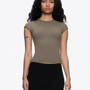 Ropa de verano para mujer Mix and Match Style Camiseta de manga corta Camisa pequeña Stock al por mayor a bajo precio - Product Image 4