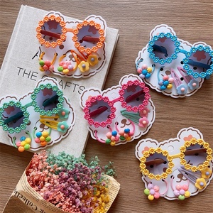 Nouvel Arrivage Cadeau Enfant : Lunettes de Soleil Motif <span class=keywords><strong>Fleur</strong></span> de Marguerite et Élastique à <span class=keywords><strong>Cheveux</strong></span> en Résine BB Pin - Product Image 1