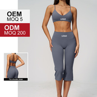 Ensemble de yoga crème brossé TZ9616-4 avec legging capri taille haute effet ventre plat et brassière de sport décolleté en V profond pour le Pilates en extérieur