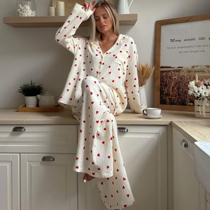 Fábrica al por mayor otoño nuevo estilo estampado <span class=keywords><strong>de</strong></span> corazones cómodos pantalones largos <span class=keywords><strong>de</strong></span> manga larga Conjunto <span class=keywords><strong>de</strong></span> pijama para pijamas <span class=keywords><strong>de</strong></span> mujer - Product Image 4