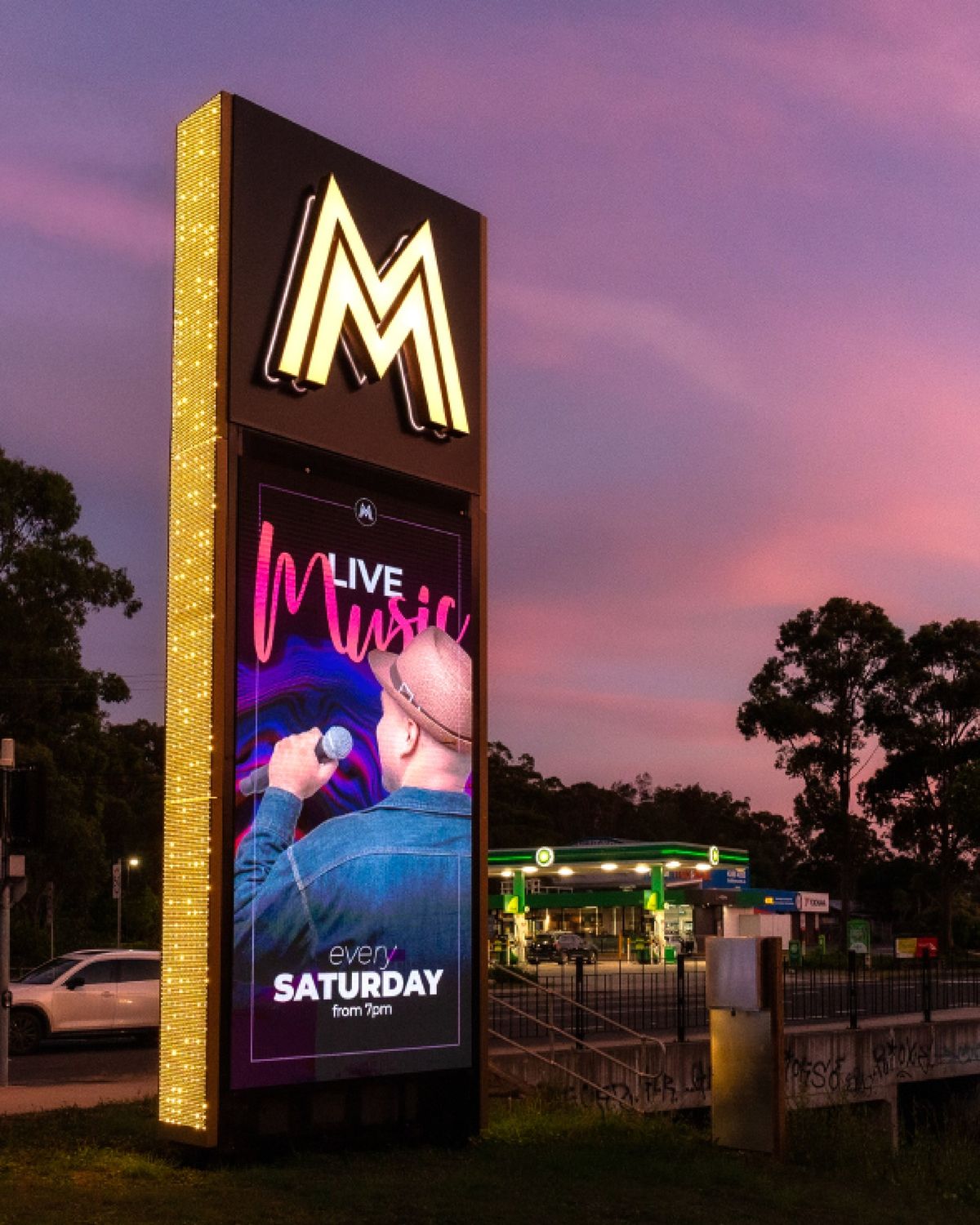 LED ライティング ポスターROAD SIDE of AMERICA Order Online Roadside LED Sign Customizable Illuminated Logos