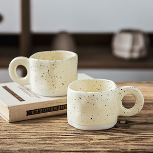 Taza de cerámica de alto valor de color, diseño moderno de tinta de salpicaduras, taza de agua bonita amasada a mano para fiesta de oficina, suministro de té y café al por mayor - Product Image 4