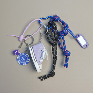 RE creativo hecho a mano rojo deporte Mini zapato de lona llavero cuerda trenzada borla colgante encantos para bolsa parte accesorios DIY - Product Image 3