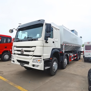 Camion citerne Sinotruck HOWO 8x4 Euro 2, volume du réservoir 40 m³, 20 tonnes, pour transport d'aliments pour volailles, à vendre - Product Image 2