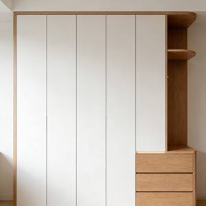 Armario Moderno y Elegante con Puertas Corredizas de Madera Clara, con Rincón de Almacenamiento Integrado e Iluminación LED Cálida - Product Image 5