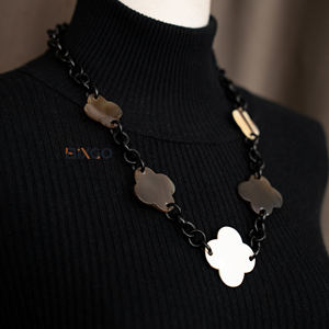Collar Unisex Elegante con Diseño Floral de Cuerno de Búfalo BIXGO, Cadena con Eslabones de Trébol, Joyería de Estilo Francés, Regalo de Lujo Sostenible - Product Image 6