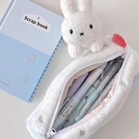 Trousse à crayons en peluche motif gâteau roulé suisse, grande capacité, pochette à stylos en fourrure avec fermeture éclair et petite couche intérieure pour rangement de bureau des étudiants