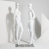 Robe de mariage de femme de mannequin de visage de mannequin de maquillage debout de corps entier de livraison rapide