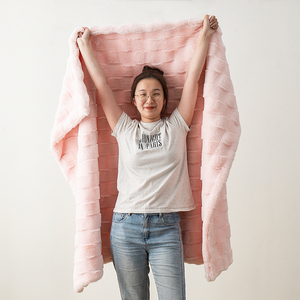 Plaids doux, élégants, luxueux et chauds en fausse fourrure de lapin gaufrée tie-dye froissée et bouclée, pour l'hiver - Product Image 4