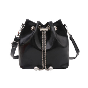 复古水桶包PU软边斜跨单肩包纯色多功能手提包 - Product Image 6