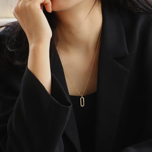 จี้สร้อยคอทรงสี่เหลี่ยมดีไซน์เรขาคณิตเรียบง่ายทันสมัย2024 3A การฝังหมุดการตั้งค่าแบบคลาสสิก - Product Image 4