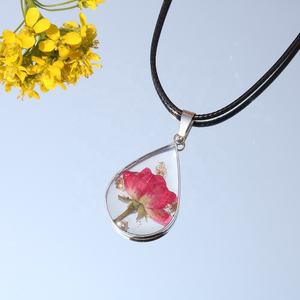 Bohemian kalung bunga aster mawar wanita, Kalung kupu-kupu bunga cetak kering Resin Vintage - Product Image 3