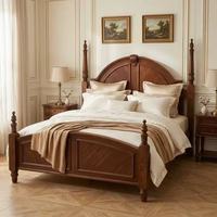 Lit double en bois massif de style campagnard américain classique, grand lit pour chambre de villa