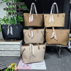 Sac à main pour <span class=keywords><strong>femme</strong></span> <span class=keywords><strong>en</strong></span> <span class=keywords><strong>cuir</strong></span> PU de créateur, nouvelle arrivée <span class=keywords><strong>en</strong></span> gros, avec foulard <span class=keywords><strong>en</strong></span> soie, sac à main décontracté, sacs à main de créateur pour les voyages <span class=keywords><strong>en</strong></span> plein air - Product Image 1