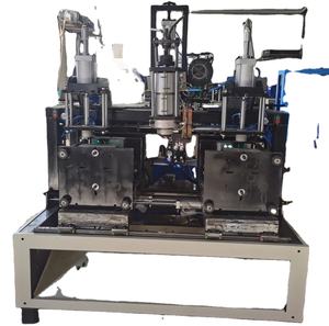 Máquina de soplado de botellas de plástico de barril de aceite, máquina de soplado de botellas de agua de <span class=keywords><strong>2</strong></span> cavidades chinas, soplado de botellas de plástico pequeñas - Product Image 2