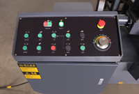 Scie à ruban verticale automatique pour métaux avec tension mécanique de la lame