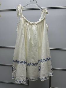 Chemisier sans manches brodé style français pour femme, débardeur blanc élégant et ajusté pour les vacances - Product Image 5