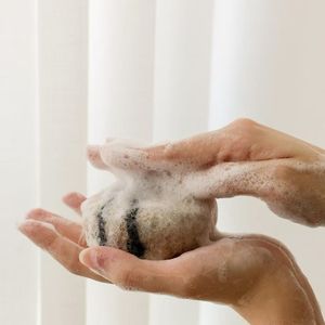 Savon Solide Artisanal Personnalisé en Feutre de Laine avec Logo/Motif, Écologique et Réutilisable pour l'Entretien Quotidien - Product Image 6