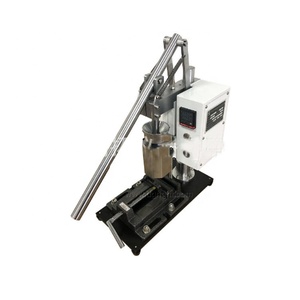 Machine d'injection manuelle de petits échantillons en plastique - Product Image 6