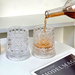 En gros, Verre à shot haut de gamme en verre cristal avec plateau rotatif, design simple et élégant, pour brandy, bière et whisky, modèle populaire - Product Image 4