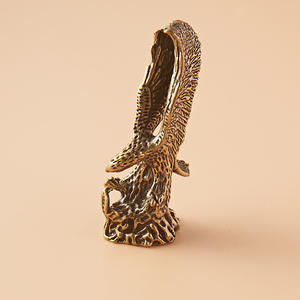 Sculpture d'aigle vintage en laiton massif avec des <span class=keywords><strong>ailes</strong></span> majestueuses étendues, décoration rétro pour bureau, bibliothèque, salon - Product Image 5