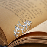 Bague en argent S925 plaqué or/platine avec pierres naturelles en grappe, motif feuille, pour femme, style forêt ouverte haut de gamme, idéale pour mariage et soirée