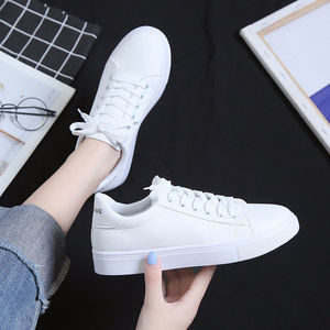 Baskets Blanches <span class=keywords><strong>Femme</strong></span> à Lacets <span class=keywords><strong>Pas</strong></span> <span class=keywords><strong>Cher</strong></span> en Gros, Chaussures Plates en <span class=keywords><strong>Cuir</strong></span> PU Respirantes à Coupe Basse, Style Marche à Semelle Souple - Product Image 1