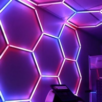 Nouvelle Conception KCX : Lumière LED Hexagonale RGB pour Magasin, Fête, Barbier, Supermarché, Club, et Éclairage Détaillé de Plafond en Nid d'Abeille