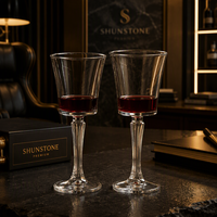 Verre à vin en cristal minimaliste moderne avec logo personnalisé, gobelet à vin rouge à pied fin pour les dîners élégants et les mariages