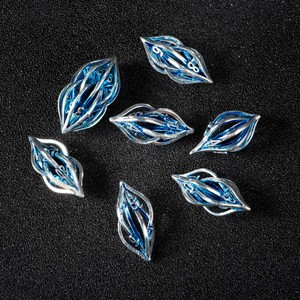 Набор из 7 металлических полых кубиков DND с серебряным покрытием и синей эмалью в виде дракона для ролевых игр Dungeons and Dragons (<span class=keywords><strong>D</strong></span>&<span class=keywords><strong>D</strong></span>) - Product Image 2