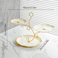 Nouveau plateau à gâteau de luxe européen à 3 niveaux avec bordure dorée ondulation de l'eau argentée transparente pour les collations, les bonbons, les noix et le stockage séché