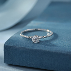 Anillo de Oro Blanco Sólido de 18K con Diseño Vintage Personalizable al por Mayor, Certificado IGI, con Diamante Natural de 0.3 Quilates como Piedra Principal - Product Image 5