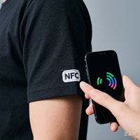 Révolutionnez votre garde-robe ! Tissu NFC intégré dans les manches des t-shirts : débloquez l'avenir de la mode avec un simple toucher