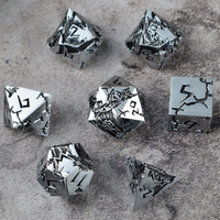 Fabricant de jeux de dés en métal polyédriques personnalisés en gros, dés en alliage de zinc colorés Dragon, dés DND pour DND et jeux de société RPG