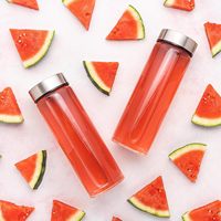 Vente chaude 24oz Réutilisable Detox Bouteille D'eau Infuseur De Fruits Bouteille D'eau En Verre Bouteille D'eau Avec Fruit Thé Infuseur
