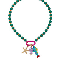 Collier artisanal coloré en perles, pendentif en forme d'animal (poisson, étoile de mer, cœur)