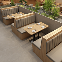Ensemble de sièges de restaurant japonais minimaliste commercial, cadre en bois naturel, table et chaise de café pour restaurant de sushis et de restauration rapide