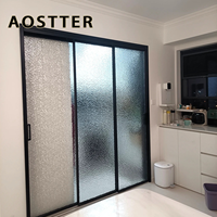 Porte de séparation en verre télescopique en aluminium AOSTTER avec système coulissant multi-voies et grande surface ouverte pour salon de villa