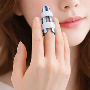 Attelle de soutien pour doigt en aluminium léger avec sangles Velcro pour la protection des blessures sportives - Product Image 1