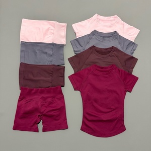 Set da Palestra 2 Pezzi per <span class=keywords><strong>Donna</strong></span>, Top a Maniche Corte Senza Cuciture in Maglia e Pantaloncini Sportivi per Yoga, Fitness e Corsa - Product Image 2