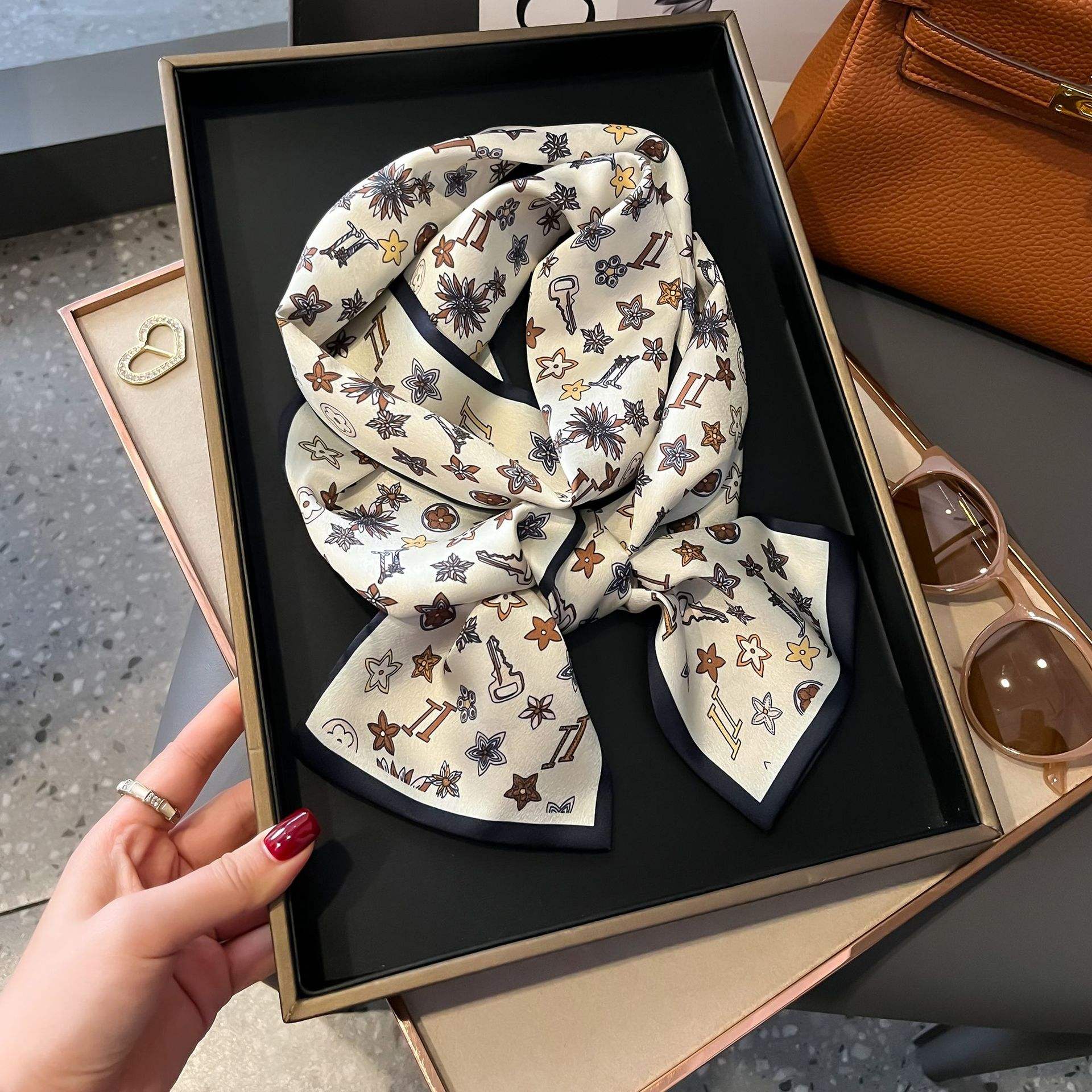 Beige Five-Pointed Star