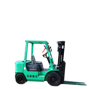 Chariot élévateur à essence Mitsubishi de 3 tonnes, mât à trois étages, pneus pneumatiques, utilisé pour les opérations sur les chaussées extérieures - Product Image 2