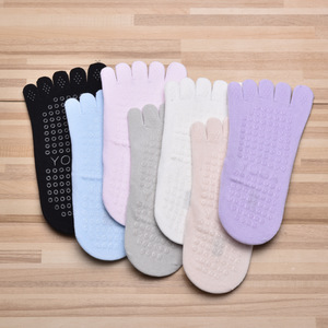 Chaussettes à cinq doigts esthétiques Cream Doll avec bordure à volants, sangle unique et logo YOGA imprimé <span class=keywords><strong>sur</strong></span> la semelle, en coton peigné - Product Image 6