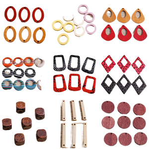 Colgante geométrico cuadrado único y moderno de Wenys, diseño de anillo con estampado de leopardo, colgante de joyería rómbica - Product Image 1