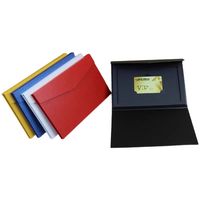 Boîte cadeau rigide en carton recyclé noir de luxe sur mesure avec papier magnétique UV doux au toucher pour cartes de crédit VIP gaufrées