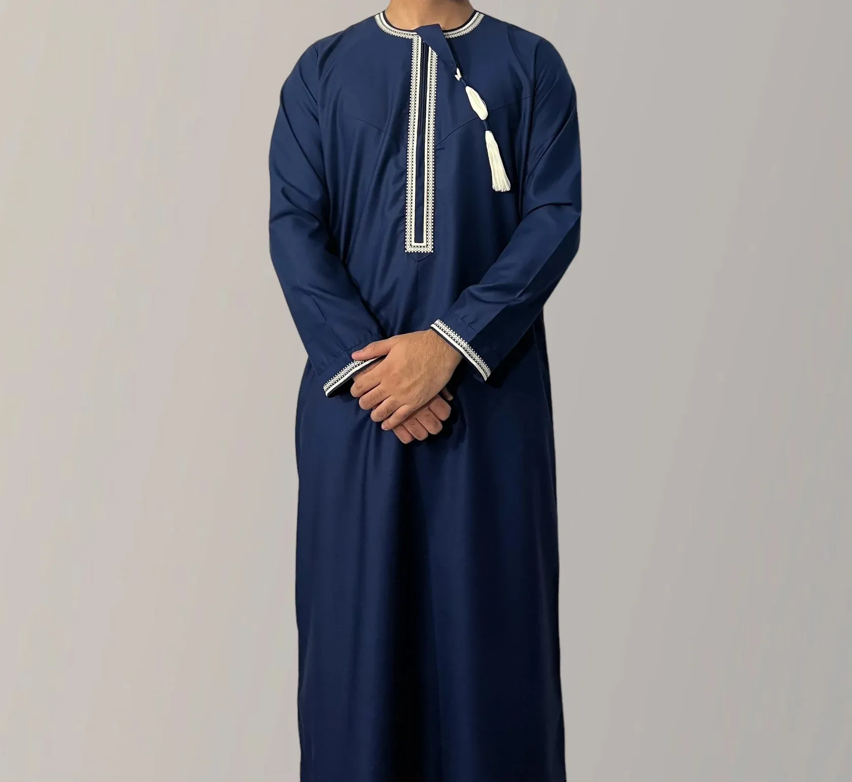 Arabe Daffah omanais broderie délicate Thobes vêtements islamiques couleur unie caftan jubbah thobe pour hommes thobe musulman pour hommes